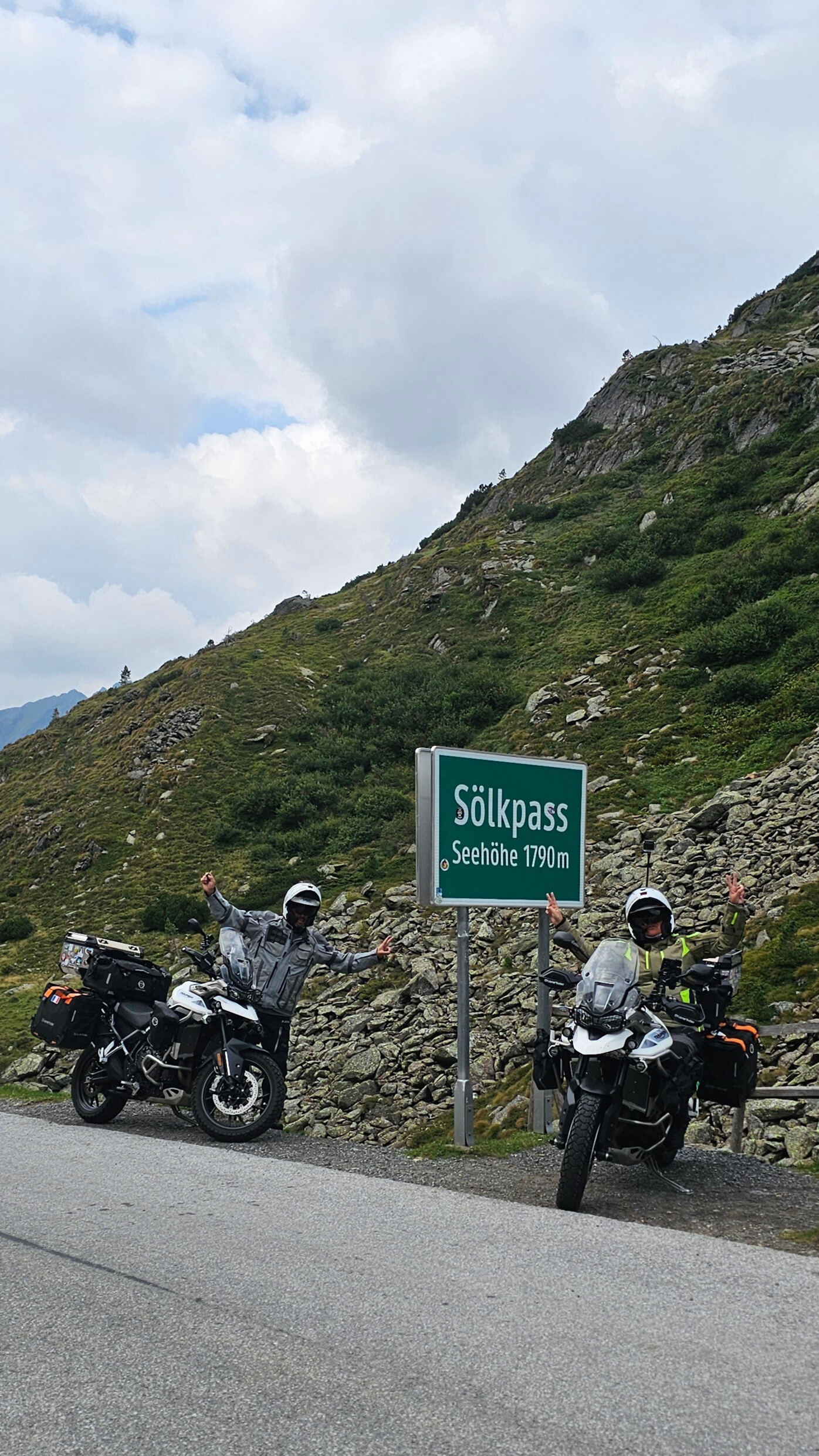 Vue du Sölkpass à moto, sur la route sinueuse reliant Ennstal à Murau, au cœur des Alpes de Styrie