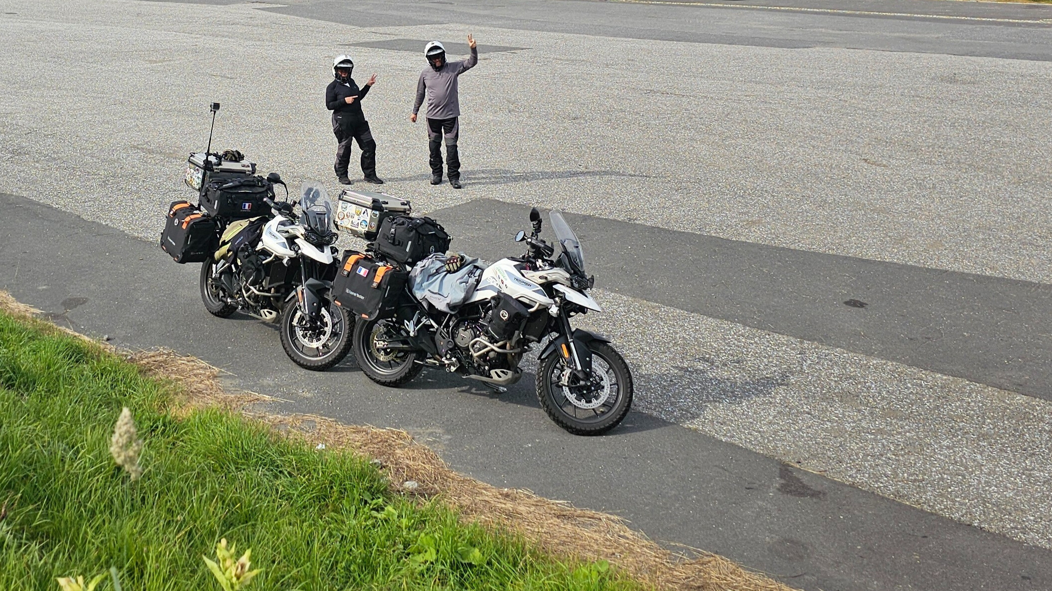 Nos motos sur la route I/44 en Tchéquie, virage après virage à travers les montagnes de Jeseníky