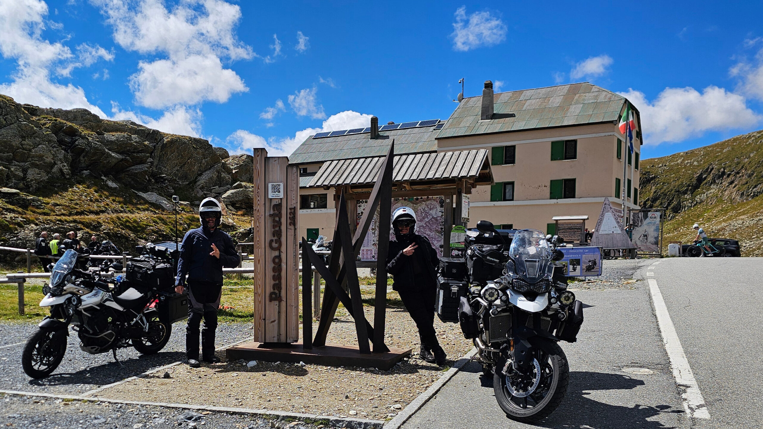 Panneau d'altitude du Passo Gavia à 2621 mètres
